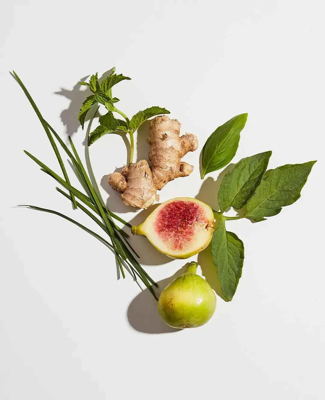 Hair thickening spray ingredients: ginger roots, fig slice, olives, green leaves